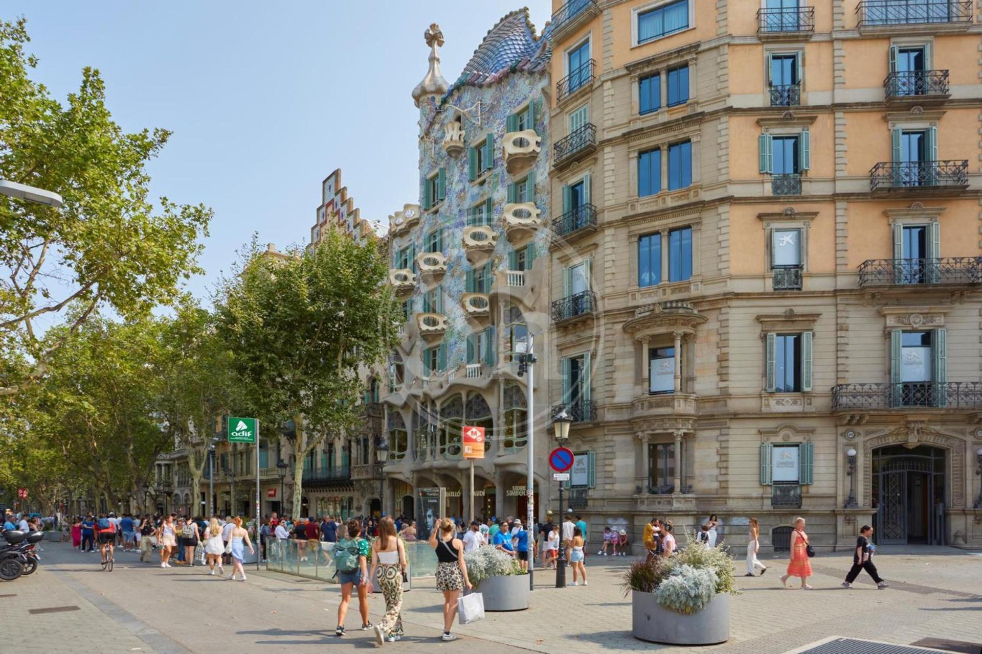 Maravilloso Frente A La Casa Batllo * Barcelona