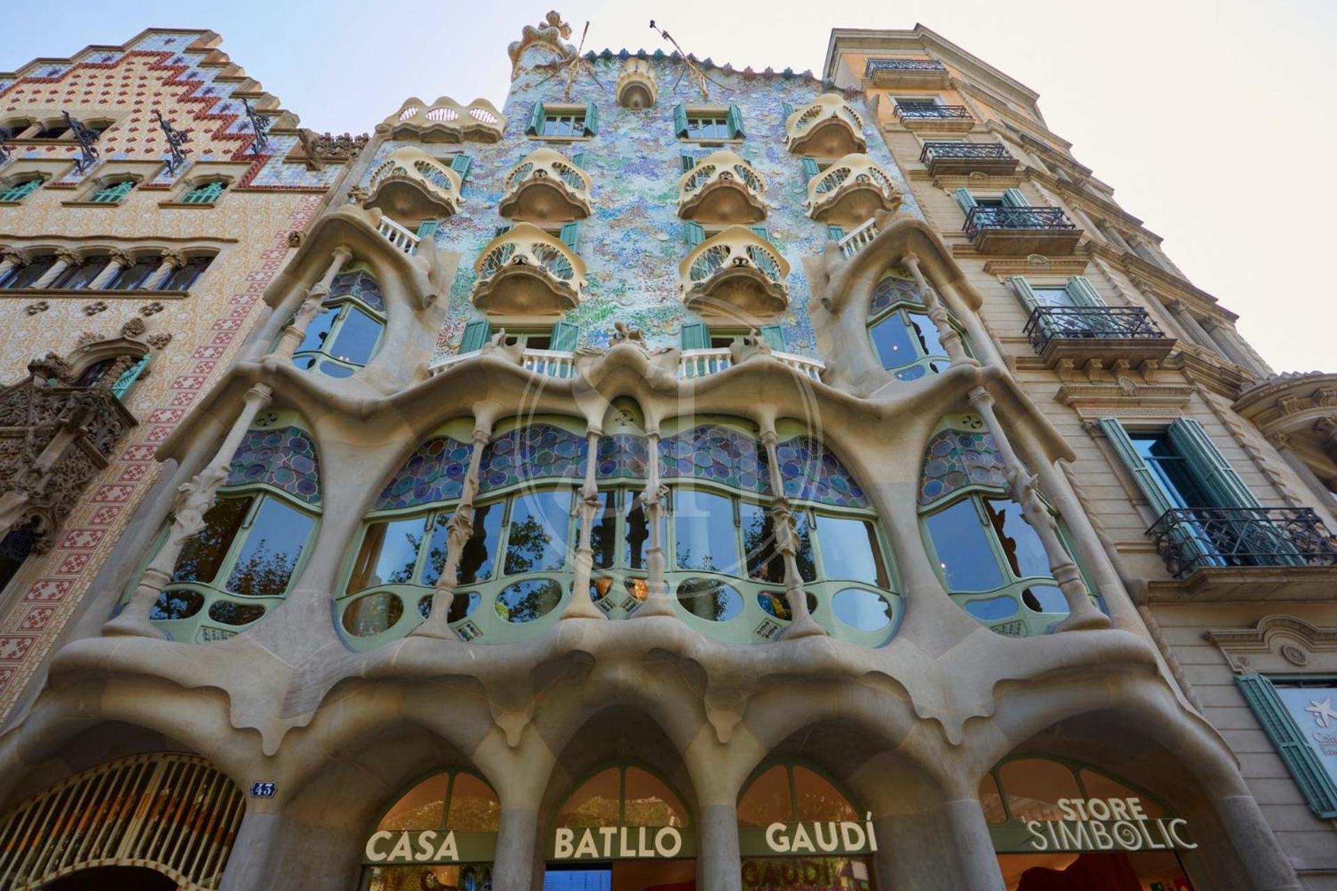Maravilloso Frente A La Casa Batllo